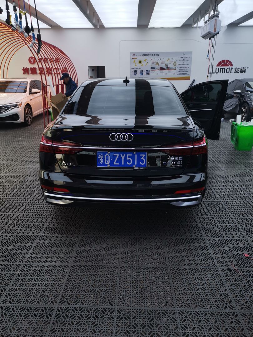 奥迪牌A6L装贴M8-钻石系列车衣8.5