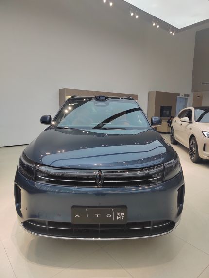 赛力斯问界M7装贴稀拓系列太阳膜75/稀拓系列太阳膜35