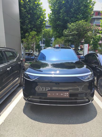 赛力斯问界M8装贴稀拓系列太阳膜75/稀拓系列太阳膜35