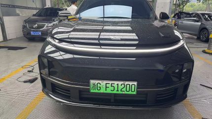 理想L7装贴稀拓系列太阳膜75/稀拓系列太阳膜35