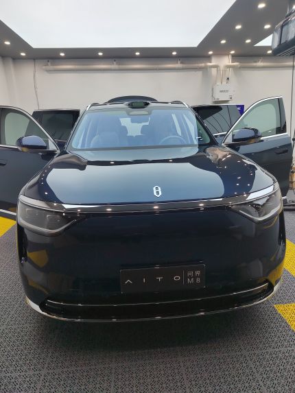 赛力斯问界M8装贴稀拓系列太阳膜75/稀拓系列太阳膜35