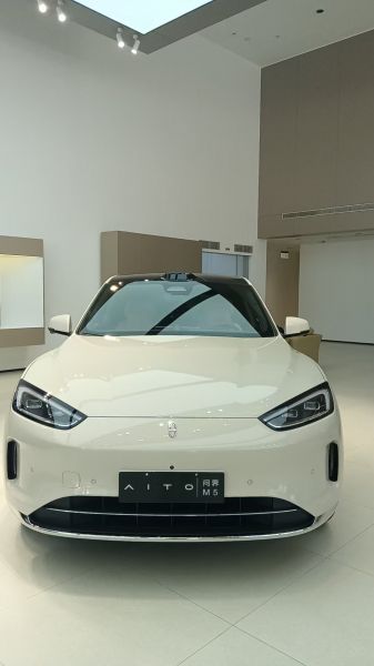 问界m5装贴稀拓系列太阳膜75/稀拓系列太阳膜15