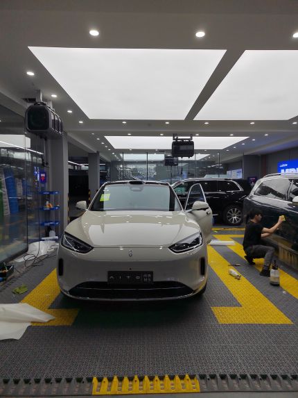 赛力斯问界M5装贴稀拓系列太阳膜75/稀拓系列太阳膜35