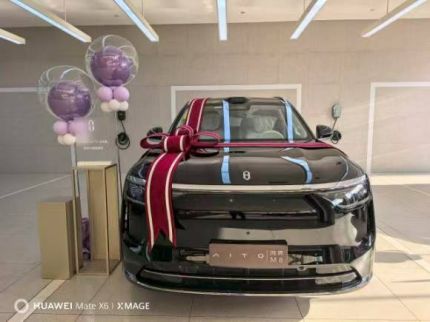 赛力斯问界M8装贴稀拓系列太阳膜75/稀拓系列太阳膜15