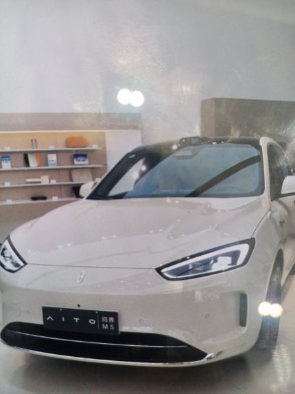 赛力斯问界m5装贴稀拓系列太阳膜75/稀拓系列太阳膜35