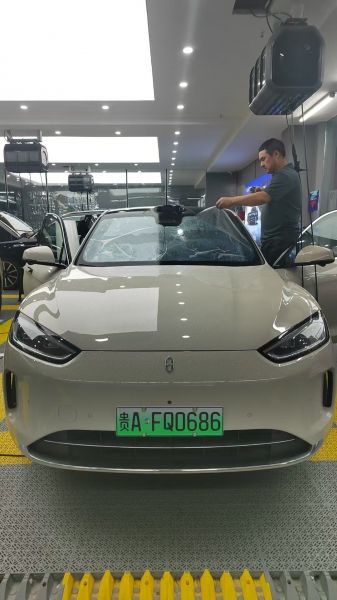 赛力斯问界M5装贴稀拓系列太阳膜75/稀拓系列太阳膜35