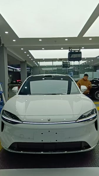 奇瑞智界R7装贴M6-钻石系列车衣6.5