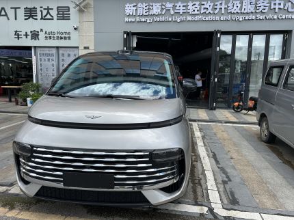吉利银河V900装贴稀拓系列太阳膜75