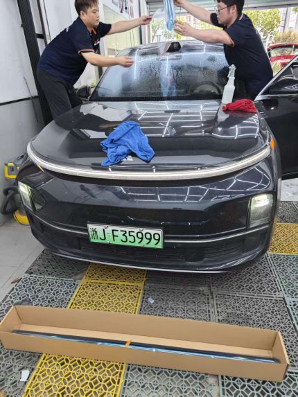 理想L8装贴睿耀系列太阳膜（非吸热型5G膜）70				